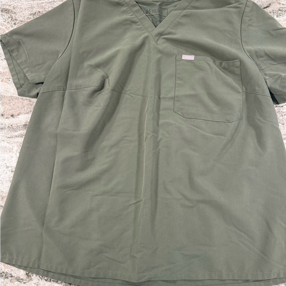 Figs Scrubs Women’s Catarina Top in Moss
